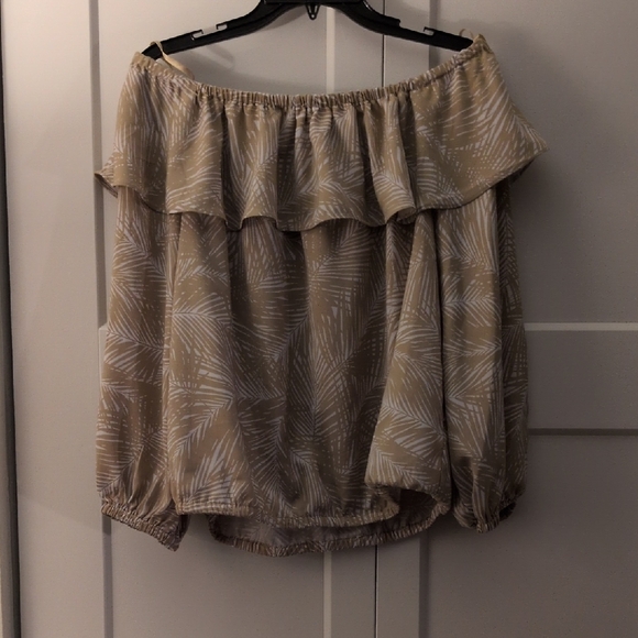 Michael Kors Tops - Michael Kors Beige and White Off-Shoulder Ruffle Blouse (New)